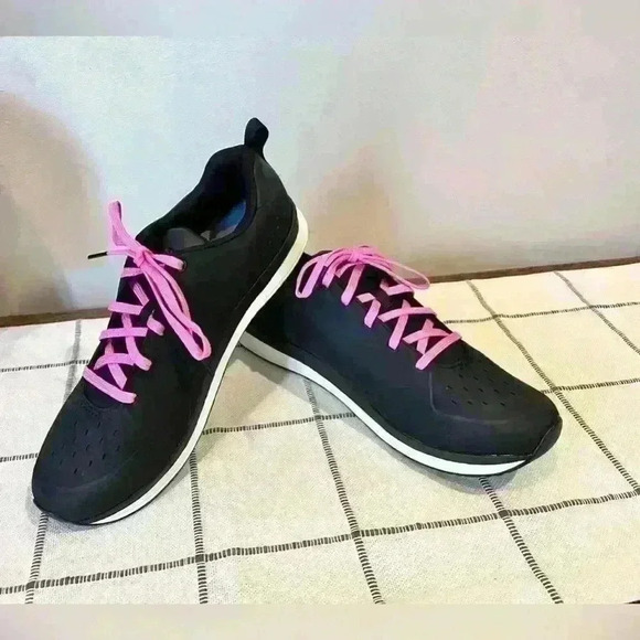 SHIMANO Cycling Shoes Ladies Size 11 Like New Excellent Condition Lightweight - Picture 1 of 12
